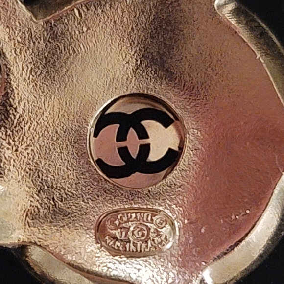 💥SOLD @ GET_YOUR_LUXE_ON💥CHANEL crystal earrings - Picture 12 of 14